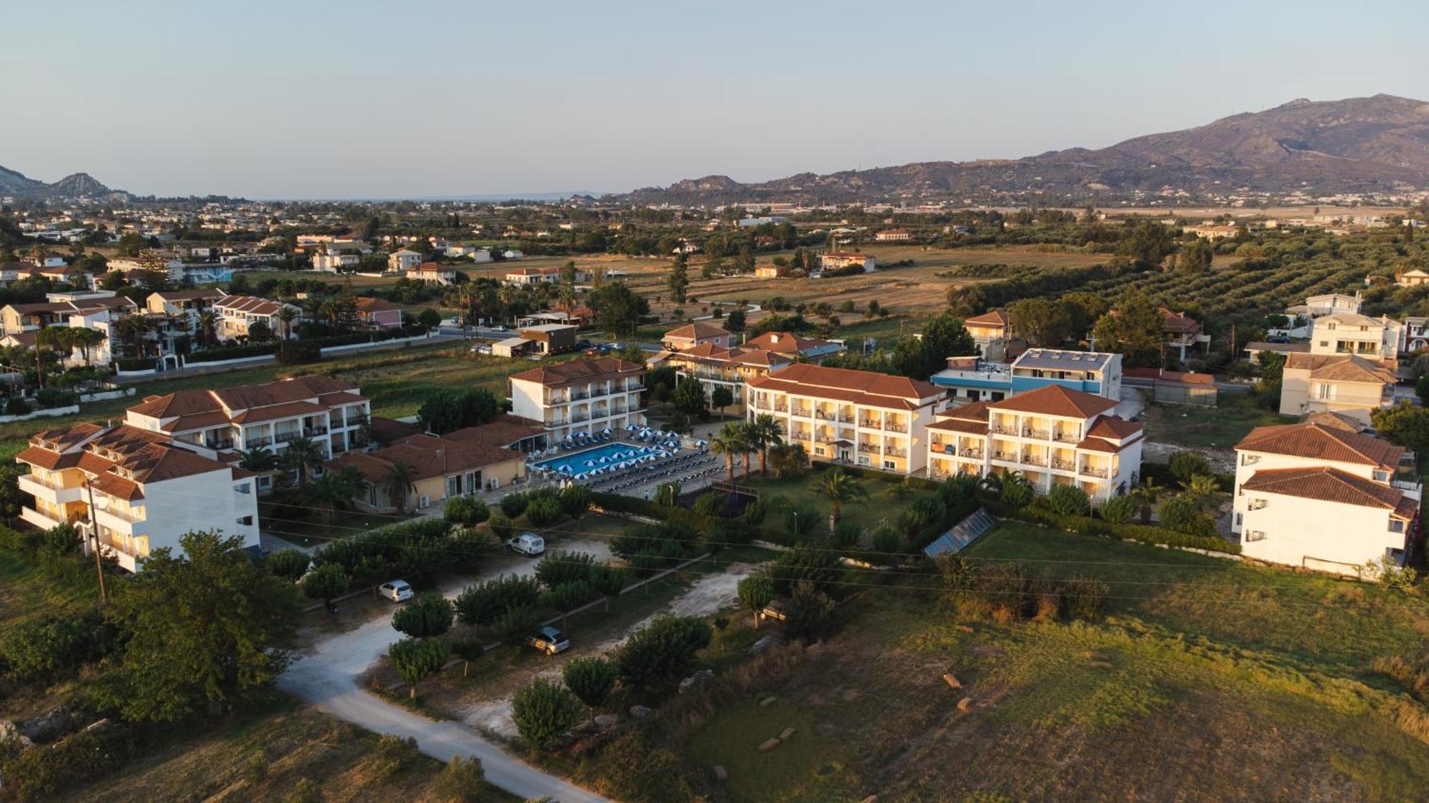 Village Inn Studios & Family Apartments Laganas Exteriör bild