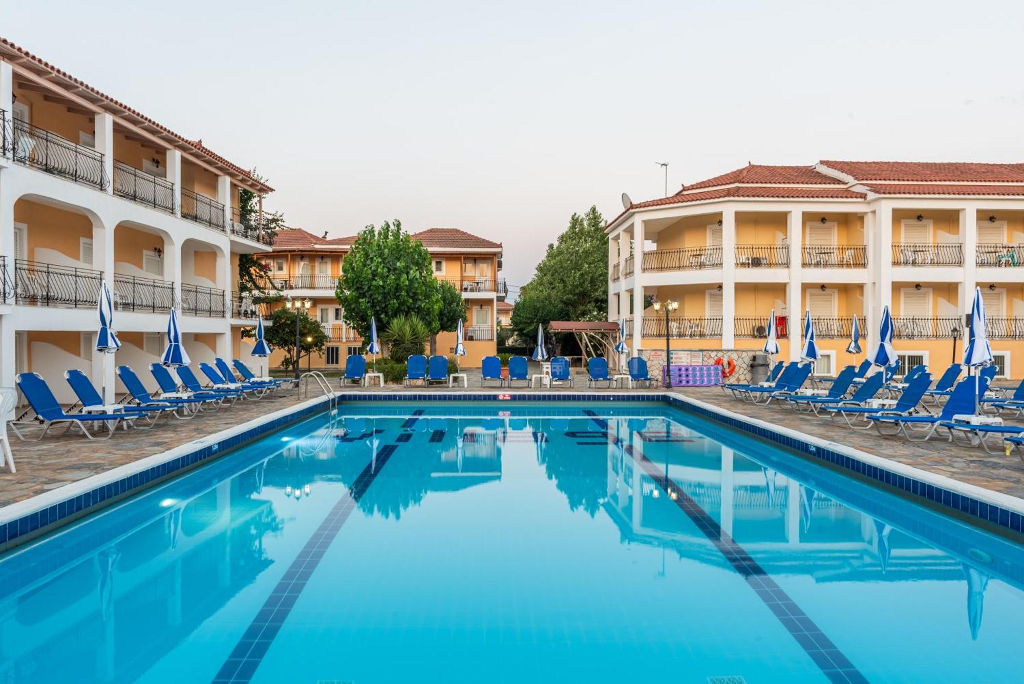 Village Inn Studios & Family Apartments Laganas Exteriör bild