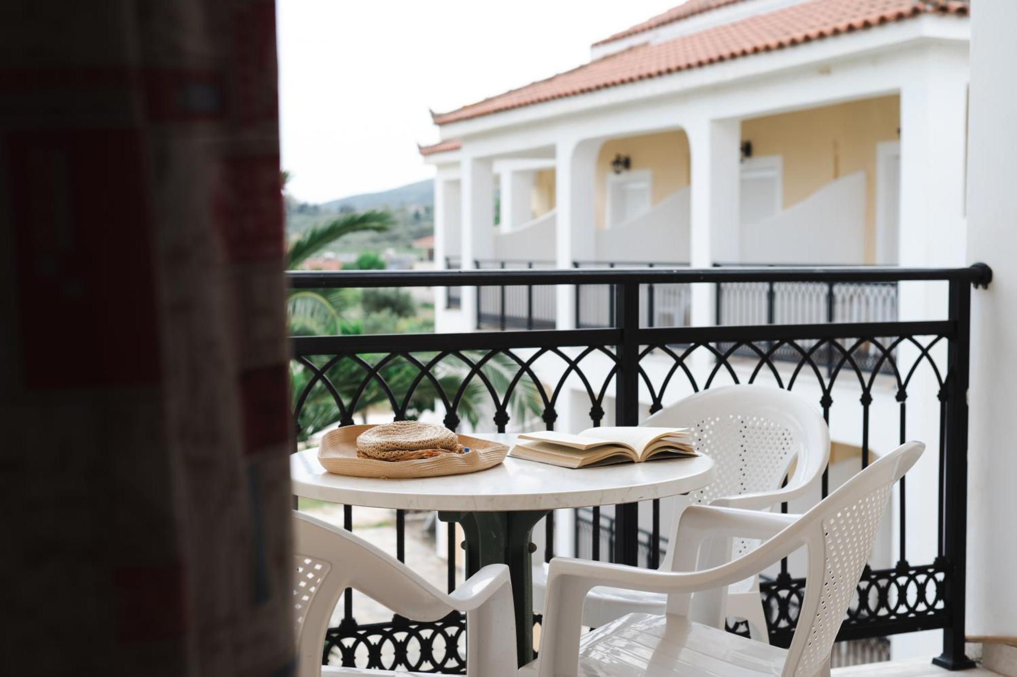 Village Inn Studios & Family Apartments Laganas Exteriör bild