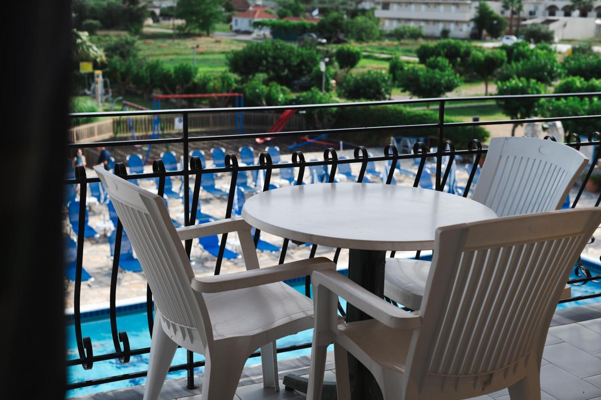 Village Inn Studios & Family Apartments Laganas Exteriör bild